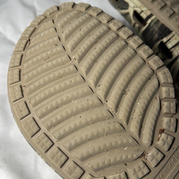Worn Twice! RealTree Advantage Max Camo Crocs - Picture 6 of 7